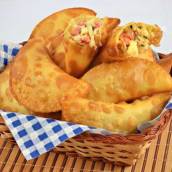 16. PASTEL CARNE/QUEIJO