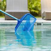 Limpeza da Superfície de Piscina