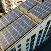 Energia solar para clínicas e laboratórios
