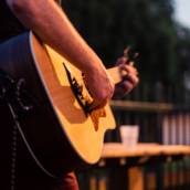 Cantora de sertanejo para restaurante em Bauru