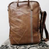 Bolsa lateral caramelo com espaço para notebook em Bauru