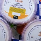 Coalhada: kefir parcialmente desnatado, sem açúcar.