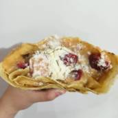 Crepe de doce de leite com morango e leite ninho em Bauru