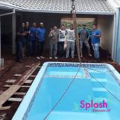 Piscina tradicional com spa