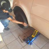 Troca de Pneu de Carro