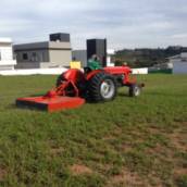 Roçagem com trator agrícula