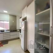 Venda de casa no Jardim Maracanã 3 quartos sendo 2 suítes com planejados nos quartos e cozinha