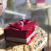 Porta aliança vermelho com laço de cetim em Bauru