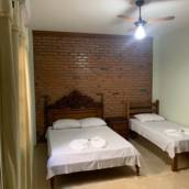 Quarto de Hotel com Duas Camas – Conforto e Flexibilidade em São Manuel