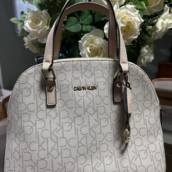 Bolsa Calvin Klein cor vanilla e rosê