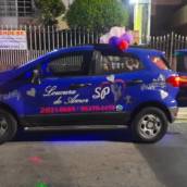 Carro decorado com som de competição