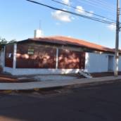 Casa 200m², 04 dormitórios, 02 salas, 02 banheiros, 04 vagas