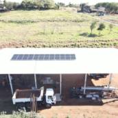 Instalação de energia solar em área rural