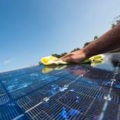 Limpeza de placa solar