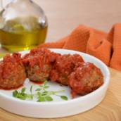 Almôndegas com molho de tomate