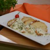 Filé de frango com molho de queijos