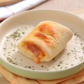 Salgado de presunto e queijo