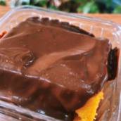 Bolo de cenoura com ganache de chocolate 70%
