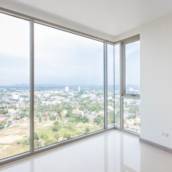 Persianas de Vidro – Sofisticação e Funcionalidade em Balneário Camboriú/SC