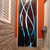 Aplicação de Adesivos em Vidros - Estilo e Privacidade - Alfenas/MG