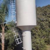 Taça com água na coluna