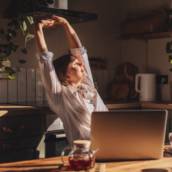 Aulas em Empresas Ginástica laboral, terapia, meditação, consciência corporal 
