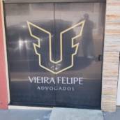 Adesivo perfurado para vidro