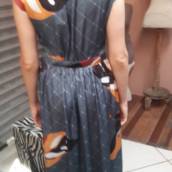 Vestido social sob medida em seda estampada