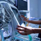 Manutenção de equipamentos médico-hospitalares