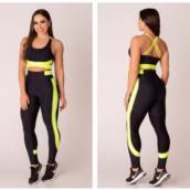 Conjunto de calça leggin com Top trançado nas costas 