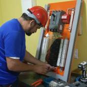 Montagem de painéis elétricos