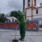 Execução de varrição de vias públicas e praças