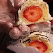 Coxinha de brigadeiro com morango