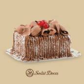 Bolo de Chocolate com recheio de Cocada 