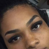 Sobrancelha com henna