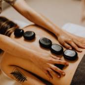 Massagem com Pedras Quentes