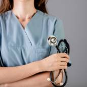 Enfermeiro pós cirurgia plástica em Bauru