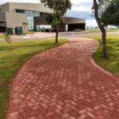 Execução de Pavimentação com Paver's – Durabilidade e Estilo para Suas Obras em Cuiabá