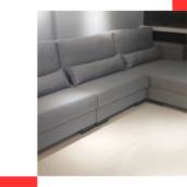 Sofá 2 Lugares com Chaise em Suede Cinza | Conforto e Modernidade