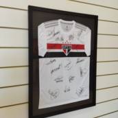 Emolduramento de camiseta autografada em Bauru