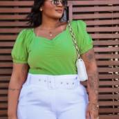 Blusa Verde Manga Princesa e Shorts Branco em Bauru