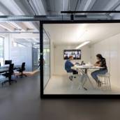 Soluções em Móveis Modulares para Lojas e Comércios - Eficiência Espacial - Design Inovador