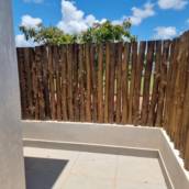 Muro de eucalipto tratado