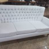 Sofá Capitone Branco - Sofisticação Impecável - Itacoara, RJ