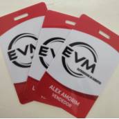 Crachás Personalizados em Guaratuba: Identificação Profissional e Segurança