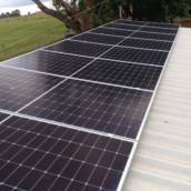 Economize Energia com Energia Solar em Alfredo Guedes: Instalação Rural de 16 Módulos Solares