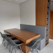 Mesa com Banco em Canto Alemão - Aconchego e Funcionalidade em Joinville, SC