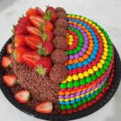Bolo de Aniversário Personalizado - Celebre com Estilo em São Manuel