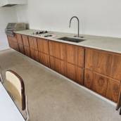 Gabinete em Lâmina de Nogueira Americana - Elegância e Funcionalidade Excepcional - Guarulhos