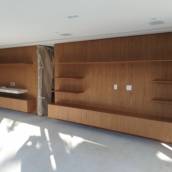 Móvel para TV em Acabamento Lâmina Freijó Composto - Funcionalidade e Elegância - Guarulhos